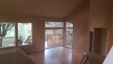 19071 SW Chesapeake Dr in Tualatin, OR - Building Photo - Building Photo