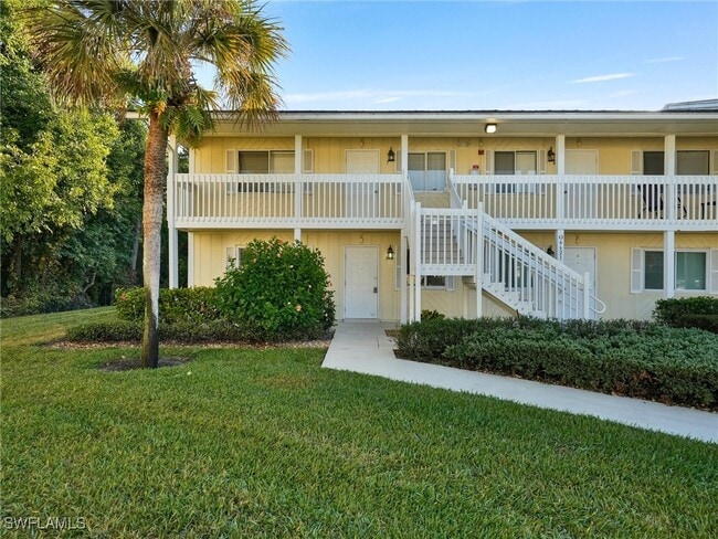 4621 Bayshore Dr in Naples, FL - Building Photo - Building Photo