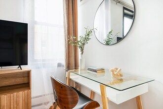 139 Christopher St in New York, NY - Building Photo - Building Photo