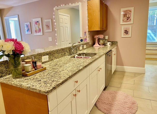 72 Egmont St, Unit 2 in Brookline, MA - Building Photo - Building Photo