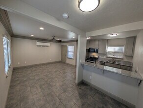 935 E Divisadero St in Fresno, CA - Building Photo - Building Photo