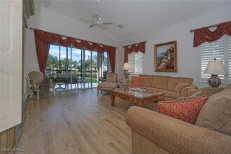4958 Westchester Ct in Naples, FL - Foto de edificio - Building Photo