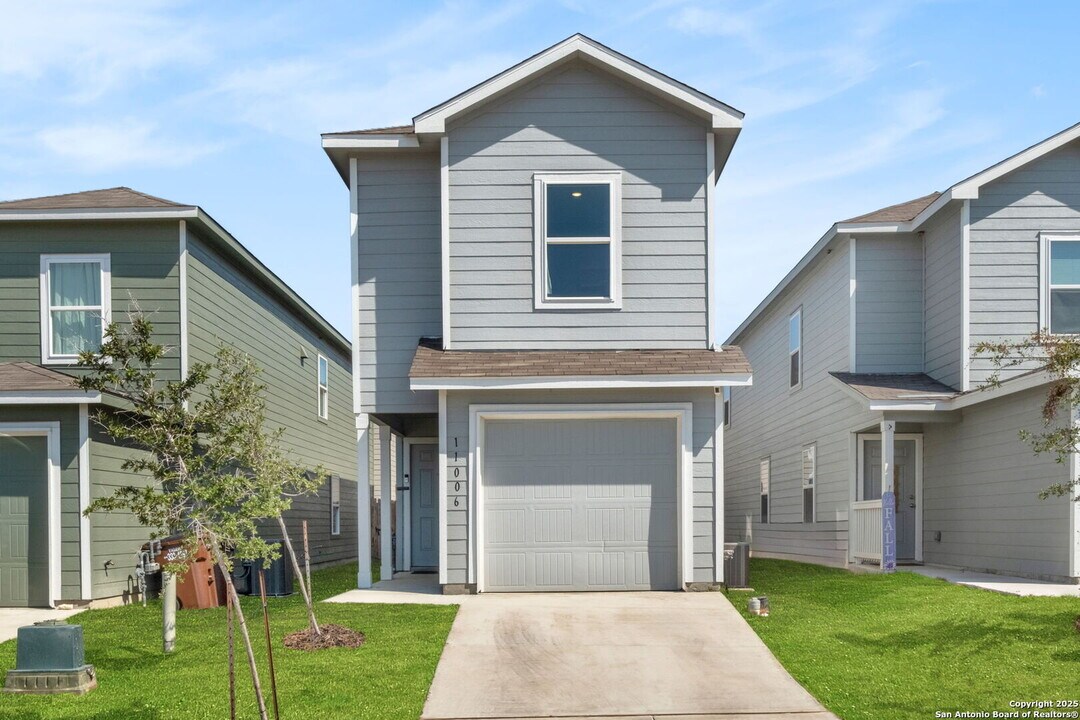 11006 Tree Line in San Antonio, TX - Building Photo