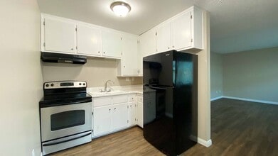 Imperial Beach Palms in Imperial Beach, CA - Building Photo - Interior Photo