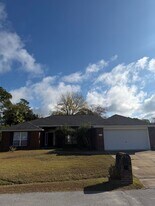 4227 Shadow Ln in Niceville, FL - Building Photo