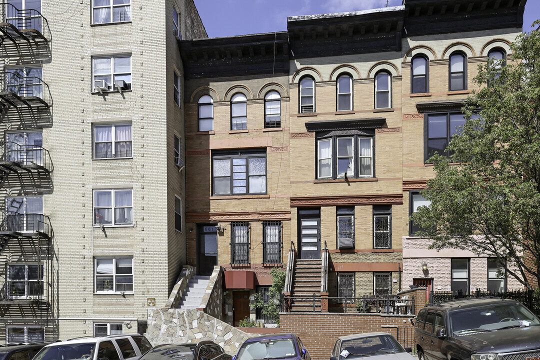 661 W 183rd St in New York, NY - Building Photo