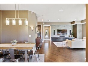 555 Oak Ridge Pl in Hopkins, MN - Foto de edificio - Building Photo