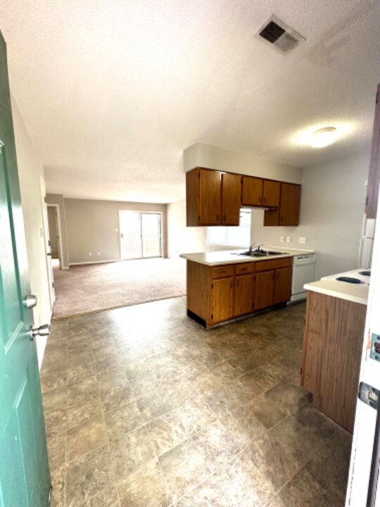 109 E Jefferson St in Potosi, MO - Building Photo