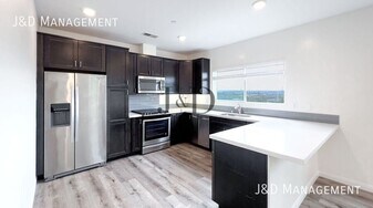 1134-1148 Fresno St in San Diego, CA - Building Photo