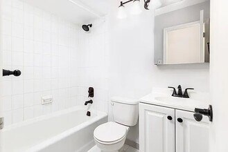 222 W 14th St in New York, NY - Building Photo - Building Photo