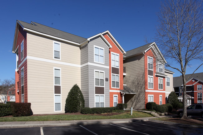 Crosstown at Chapel Hill in Chapel Hill, NC - Foto de edificio - Building Photo