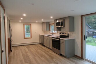 1025 Freedom Plains Rd in Poughkeepsie, NY - Building Photo - Building Photo