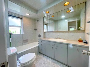 163-18 25th Dr in Queens, NY - Building Photo - Building Photo