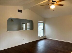 12103 Sunderland Dr in Austin, TX - Building Photo - Building Photo