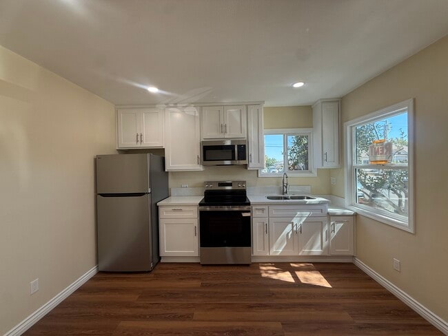 1057 E Salt Lake St, Unit A in Long Beach, CA - Building Photo - Building Photo
