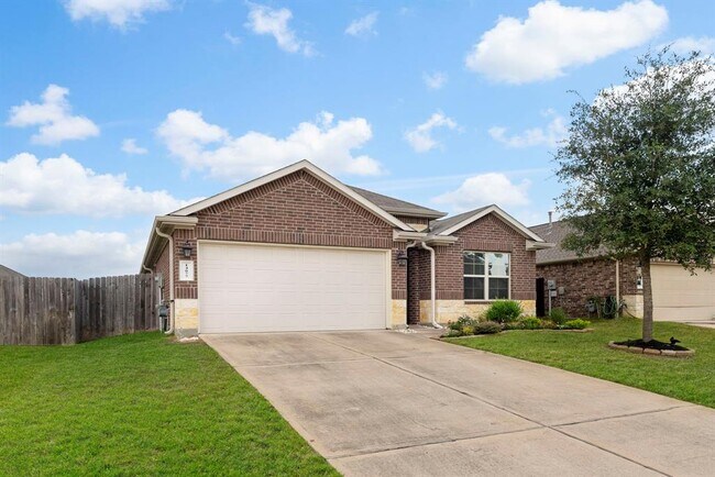 14077 Lake Cres Dr in Conroe, TX - Building Photo - Building Photo