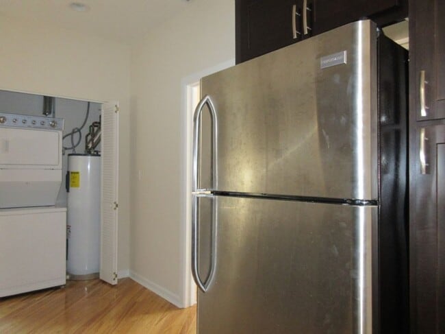 3807 W Hirsch St, Unit 2 in Chicago, IL - Building Photo - Building Photo