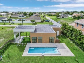 3923 SW 13th Ave in Cape Coral, FL - Building Photo - Building Photo