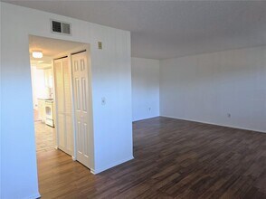 5080 Locust St NE in St. Petersburg, FL - Building Photo - Building Photo