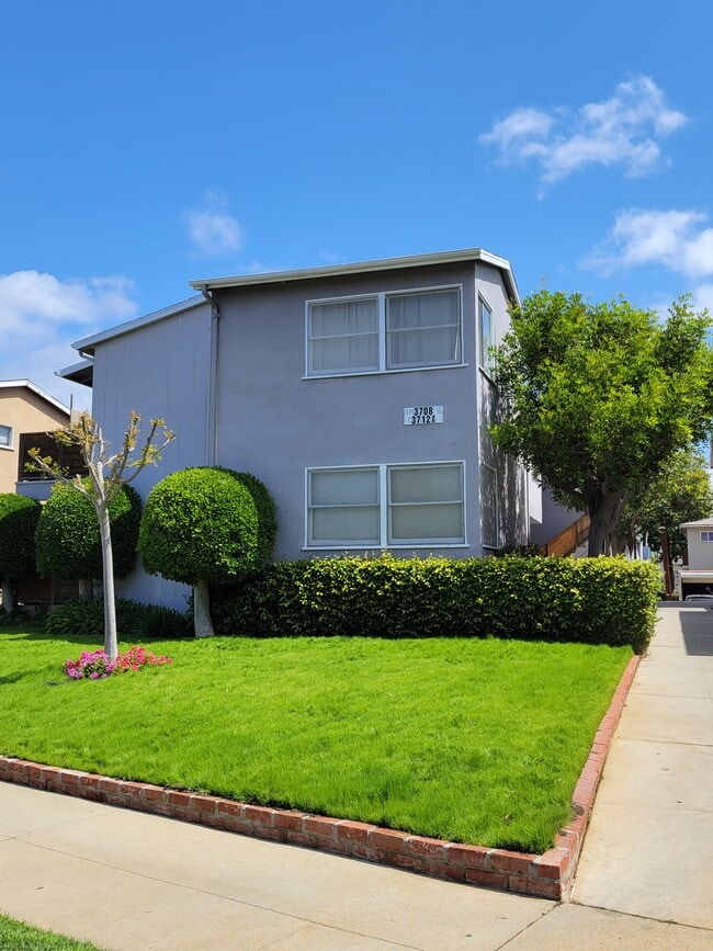 3708 Corinth Ave, Unit 3708 and a half