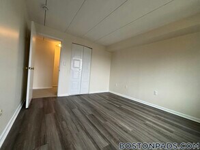 51 Hill Rd in Belmont, MA - Foto de edificio - Building Photo