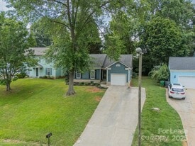 8027 Sherington Way in Charlotte, NC - Building Photo