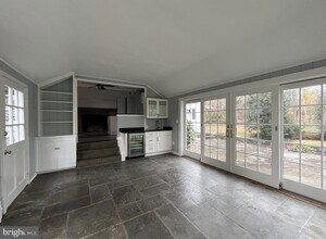 7309 River Rd in Bethesda, MD - Foto de edificio - Building Photo