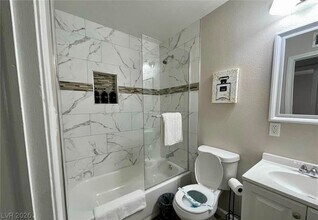 6401 Evergreen Ave in Las Vegas, NV - Building Photo - Building Photo