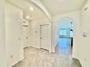 9098 Forge Breeze Lp in Wesley Chapel, FL - Building Photo - Building Photo