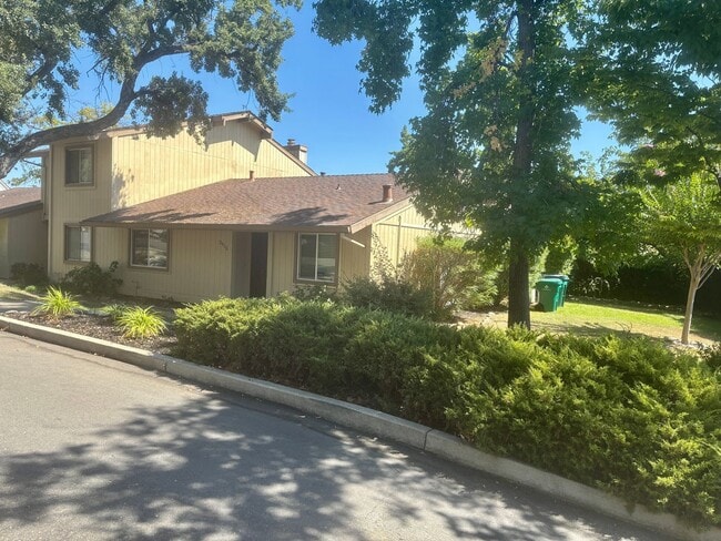 property at 3915 Hills Ct