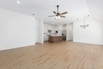 28819 Mount Bonnell Dr in New Caney, TX - Building Photo - Building Photo