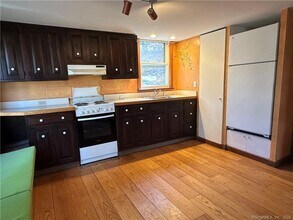 4 Silvermine Way in Norwalk, CT - Building Photo - Building Photo