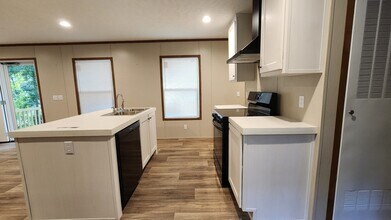 124 Lincoln Dr in Livingston, TX - Building Photo - Building Photo