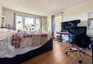 28 Manet Rd, Unit 2 in Chestnut Hill, MA - Foto de edificio - Building Photo