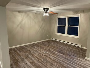 23 Brook St, Unit Apartment 3 in Wurtsboro, NY - Foto de edificio - Building Photo