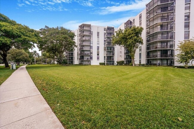 property at 3475 N Country Club Dr