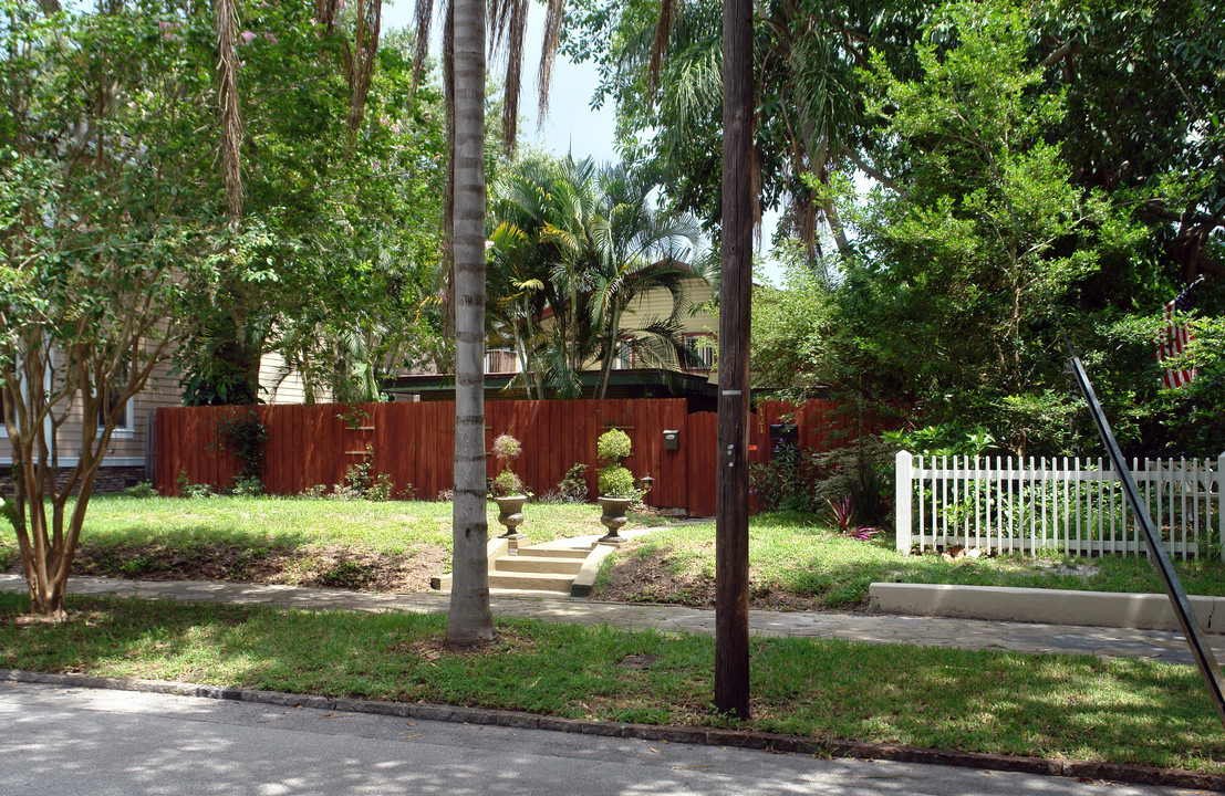 Melrose Place in St. Petersburg, FL - Building Photo