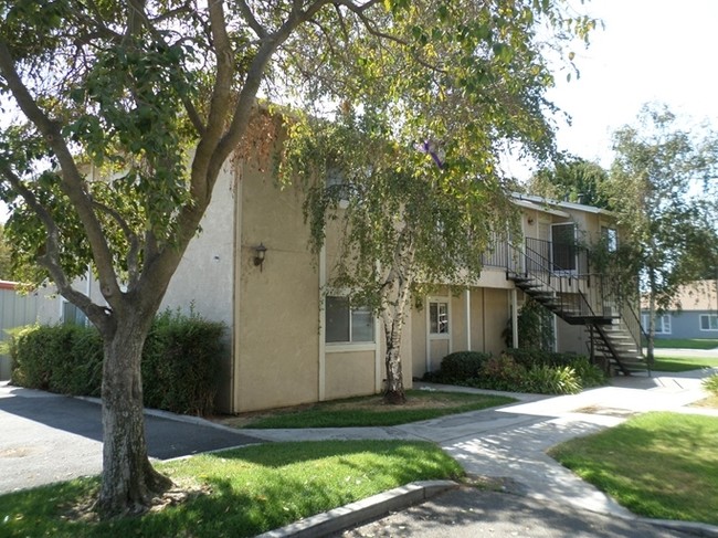 130 N Elm Ave in Ripon, CA - Building Photo - Building Photo