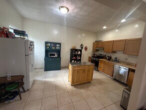 43 Munroe St, Unit #1 in Somerville, MA - Building Photo - Building Photo