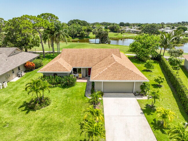 7955 SE Trenton Ave in Hobe Sound, FL - Building Photo - Building Photo