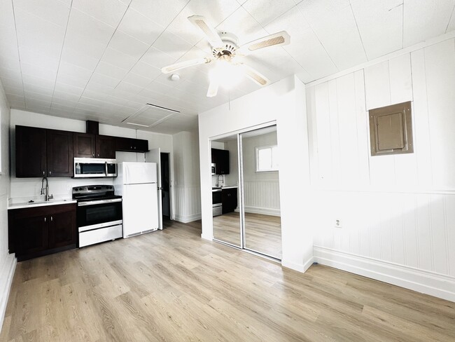 25818 19th Ave S, Unit #1 in Des Moines, WA - Foto de edificio - Building Photo