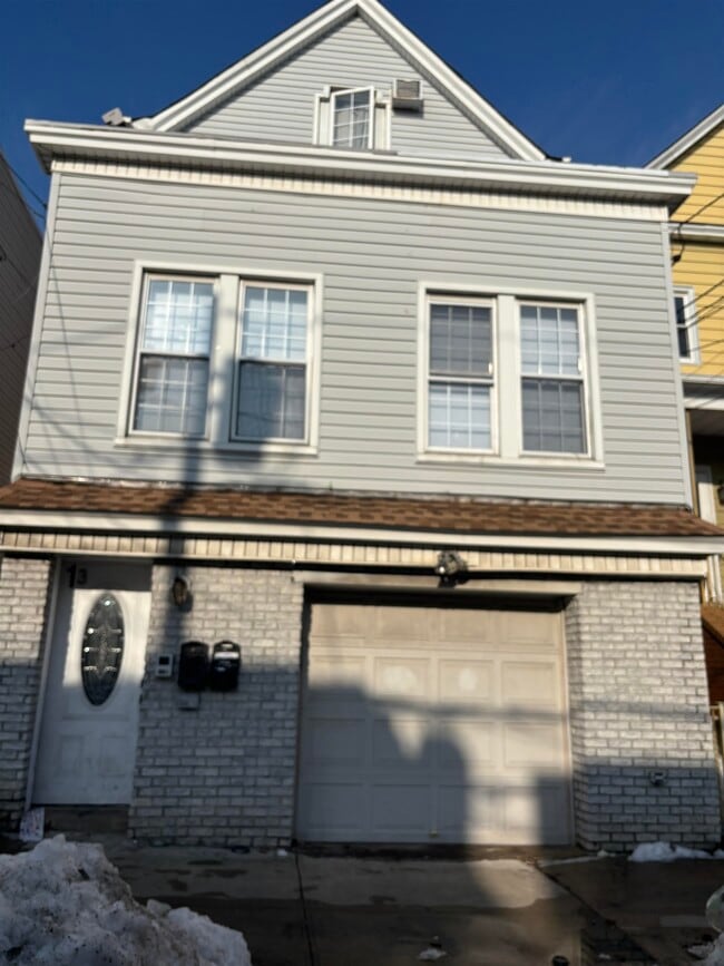 property at 13 E 15th St