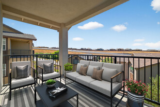 Pique at Iron Point in Folsom, CA - Foto de edificio - Building Photo