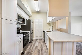 6321 Aragon Way in Ft. Myers, FL - Building Photo - Building Photo