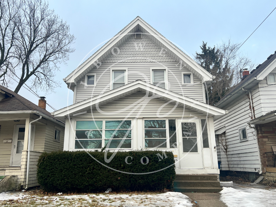 1926 Greenwood Ave in Toledo, OH - Building Photo