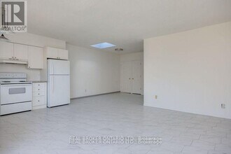 350-350 Oakwood Ave in Toronto, ON - Building Photo - Building Photo