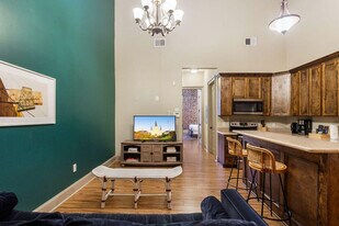 30 Baronne St in New Orleans, LA - Building Photo