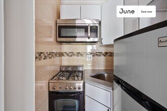 534 E 14th St in New York, NY - Building Photo - Building Photo