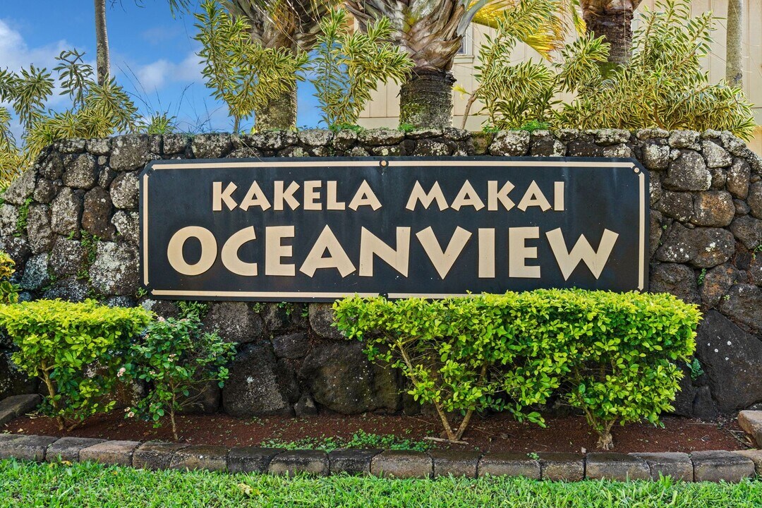 3568 Kakela Makai Dr in Kalaheo, HI - Foto de edificio