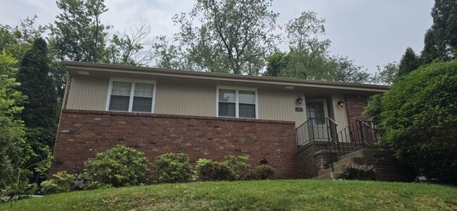 property at 137 Warwick Dr